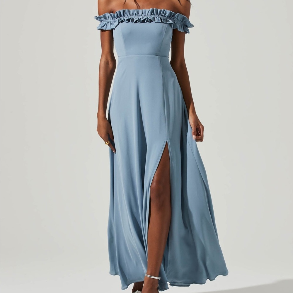 ASTR The Label VENETIA OFF SHOULDER RUFFLE TRIM MAXI DRESS